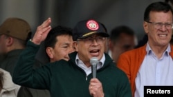 El presidente de Colombia, Gustavo Petro, habla en Bogotá, Colombia, el 1 de mayo de 2024.
