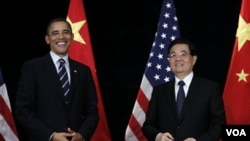 Presiden AS Barack Obama dan Presiden Tiongkok Hu Jintao bertemu sebelum acara KTT G-20 di Seoul, Korea Selatan.