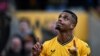 Mario Lemina célèbre le premier but de son équipe lors du match entre Wolverhampton et Chelsea, Angleterre, le 24 décembre 2023.