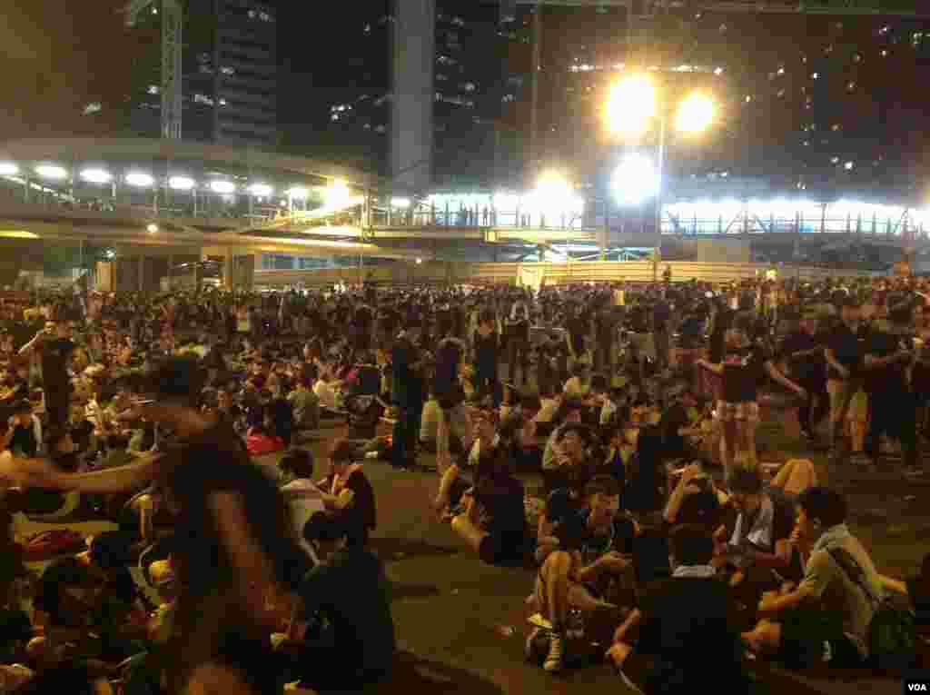 香港爭真普選全民抗爭星期二進入第3天(美國之音圖片/海彥拍攝)