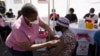 Des sites de vaccination anti-Covid près de bureaux de vote lundi en Afrique du sud