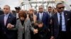 Depite Hakeem Jeffries (Nouyok) Maxine Waters (Kalifoni, Reveran Al Sharpton, Reveran Jesse Jackson ak Prezidan NAACP Derick Johnson mache sou pon Edmund Pettus la nan Selma, Alabama, 9 Mas, 2025. 