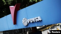 La crisis de gasolina hiere la producción de alimentos, como la carne y la leche, advierten gremios ganaderos de Venezuela.