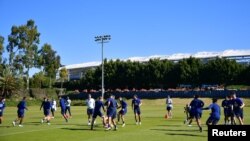 Jugadores de la seleccion nacional de EEUU durante una sesión de entrenamiento en Los Ángeles, EEUU, el 24 de enero de 2023.