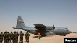 Un avion C-130 de l'Armée de l'Air des États-Unis lors de l'exercice militaire de Flintlock 2014 à Diffa, au Niger, le 8 mars 2014.
