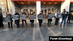 "Žene u crnom" na skupu protiv rata u Ukrajini u Beogradu (foto: Fonet)
