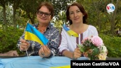 Las ucranianas Luidmila Kikish y Yulia Myronyuk en Costa Rica. Foto Houston Castillo, VOA
