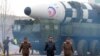 북한은 지난달 24일 김정은 국무위원장의 명령에 따라 신형 대륙간탄도미사일(ICBM) 화성 17형을 시험 발사했다며 사진을 공개했다.