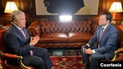 El presidente de Colombia Iván Duque criticó al presidente de Venezuela, Nicolás Maduro, por apoyar la invasión de Rusia a Ucrania y lo comparó con el líder ruso, Vladimir Putin.