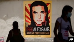 Un afiche del empresario colombiano y enviado especial venezolano Alex Saab, en Caracas, Venezuela, el 9 de septiembre de 2021. 