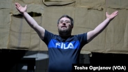 Независно од состојбата во која се наоѓа, Гоце сака самиот да им помага на лицата со попречености