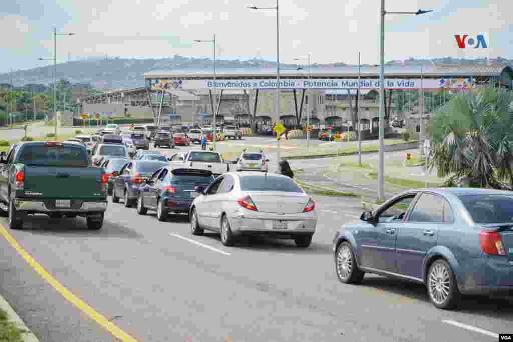 El 1 de enero se dio oficialmente el paso vehicular luego de siete años de cierre fronterizo. 