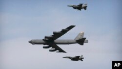 Ядерні бомбардувальники В-52