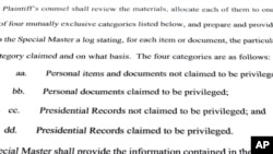 Una página de la orden de la jueza federal de distrito Aileen Cannon que nombra a Raymond Dearie como maestro especial para revisar los registros incautados durante la búsqueda del FBI de la propiedad Mar-a-Lago del expresidente Donald Trump se muestra el 15 de septiembre de 2022.