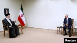 دیدار علی خامنه‌ای، رهبر ایران، و ولادیمیر پوتین، رئیس جمهوری روسیه، در تهران. ۲۸ تیر ۱۴۰۱