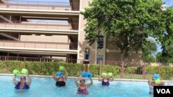 "Mujeres en Movimiento" es un proyecto fundado en el 2010 en Miami, EEUU. Su creadora es la preparadora mexicana Eva Contreras y se enfoca en que las mujeres mejoren su calidad de vida mediante el ejercicio físico y otras actividades. [Foto: Luis F. Rojas, VOA]