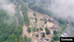 La foto tomada de un tuit del Departamento de Administración de Emergencias de Virgina muestra parte de las inundaciones ocurridas el 13 de julio de 2022.