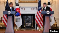 토니 블링컨 미국 국무장관(오른쪽)과 박진 한국 외교장관이 13일 워싱턴 국무부 청사에서 회담에 이어 공동기자회견을 했다.