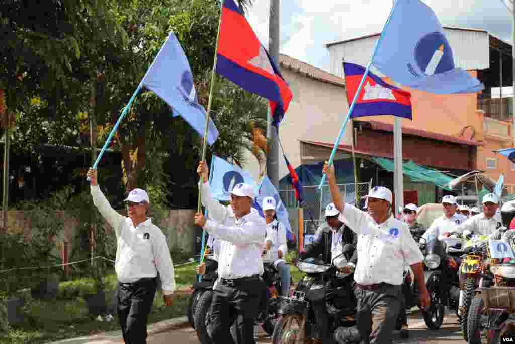 ទិដ្ឋភាពទូទៅថ្ងៃចុងក្រោយនៃយុទ្ធនាការឃោសនាបោះឆ្នោតឃុំសង្កាត់អាណត្តិទី ៥ របស់គណបក្សភ្លើងទៀន នៅក្នុងក្រុងសៀមរាប ខេត្តសៀមរាប នៅថ្ងៃទី ០៣ ខែមិថុនា ឆ្នាំ ២០២២។ (លាស់ លីបលីប/វីអូអេ)