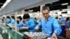 Chaîne de production de batteries au lithium dans une usine de Yichang, province du Hubei, Chine, 28 mai 2019 (Reuters)