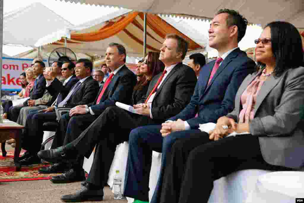 VIP guests join the 3rd Science and Engineering Festival in Phnom Penh on March 09, 2017. (Hean Socheata/VOA Khmer)