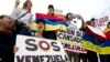 Trump congela activos del gobierno en disputa de Venezuela 