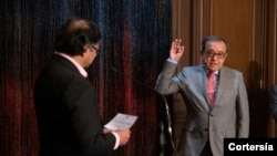 Luis Ernesto Vargas Silva se posesiona ante el presidente Gustavo Petro como embajador de Colombia ante la Organización de Estados Americanos, OEA. [Foto: Presidencia de Colombia]
