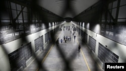 ARCHIVO: El gobierno de El Salvador inaugura el Centro de Internamiento Terrorista en Tecoluca, el 2 de febrero de 2023.