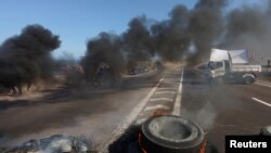 En Fotos | Protestas en Chile causan cierre de aeropuerto y bloqueo de vías