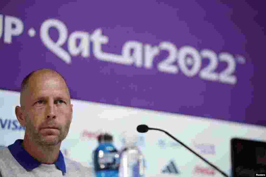 Ante la tensión que rodea el partido que deben jugar Estados Unidos e Irán, dos países que atraviesan una difícil relación, el seleccionador estadounidense, Gregg Berhalter, en rueda de prensa, el 28 de noviembre de 2022, tuvo que insistir en que su equipo está concentrado únicamente en el aspecto deportivo del encuentro.