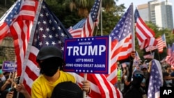 2019年12月1日香港民主派人士在美國駐香港總領館外集會，呼籲特朗普總統協助並要求香港警察停止暴力。 