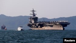 美国卡尔·文森号航母2018年3月访问越南（路透社）
