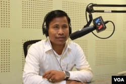រូបឯកសារ៖ លោក យឿង សុធារ៉ា សាស្ត្រាចារ្យ​ច្បាប់​នៃ​សាកល​វិទ្យាល័យ​បញ្ញាសាស្ត្រ​កម្ពុជា ចូលរួម​ជា​វាគ្មីន​ពិភាក្សា​អំពី​ឯករាជ្យភាព​នៃ​ប្រព័ន្ធ​យុត្តិធម៌​នៅ​កម្ពុជា។