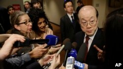 유엔 안보리가 새 대북 제재 결의안 초안을 발표한 지난 2월 류제이 유엔 주재 중국 대사가 기자들의 질문에 답하고 있다. (자료사진)