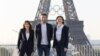 Dari kiri: Wali kota Paris Anne Hidalgo, Presiden Komite Penyelenggara Olimpiade 2024 Tony Estanguet dan Menteri Olahraga Prancis Amelie Oudea-Castera berpose di depan Menara Eiffel (foto: dok). 