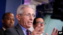 Direktur Institut Nasional untuk Alergi dan Penyakit Menular AS, Anthony Fauci, berbicara dalam konferensi pers di Gedung Putih, Sabtu, 14 Maret 2020. (Foto: Reuters)