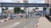 Malgré la reprise annoncée, les portes du campus de Dakar sont restées fermer, à Dakar, au Sénégal, le 2 septembre 2020. (VOA/Seydina Aba Gueye)