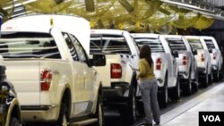 Según lo establecido, en cinco años los vehículos deben hacer 57 kilómetros por galón.