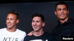 Les nommés pour le titre du joueur Fifa de 2015, le Brésilien Neymar, l’Argentin Lionel Messi et le Portugais Cristiano Ronaldo lors d’une conférence de presse à Zurich, Suisse, 11 janvier 2016.