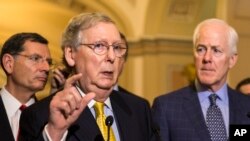 Pemimpin Mayoritas Senat Partai Republik, Mitch McConnell mengakui kekalahan atas kegagalan memperpanjang program pemantauan pemerintah AS (foto: dok).