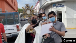Monseñor Rolando Álvarez con parte de sus asistentes que hoy se encuentran en la cárcel. Foto: Captura de pantalla de la Diócesis de Matagalpa.
