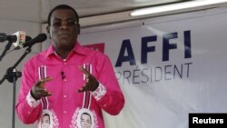 L'ancien Premier ministre Pascal Affi N'Guessan, leader du Front populaire ivoirien (FPI), s'exprime lors d'un rassemblement de campagne à Gagnoa, en Côte d'Ivoire, le 10 octobre 2015.