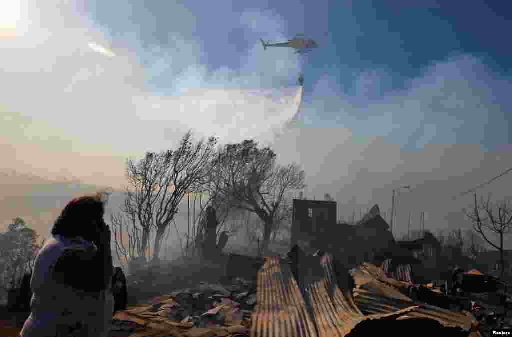 Los incendios se extendieron hasta el miércoles y solo fueron controlados después de que helicópteros forestales descargaron miles de litros de agua sobre las llamas.