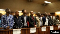 Huit policiers sud-africains condamnés pour le meurtre, le 11 novembre 2015. (Reuters/ Siphiwe Sibeko)