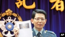 台灣國防部發言人羅紹和公布2011年國防報告書