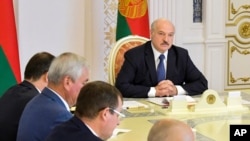 На фото: Олександр Лукашенко на засіданні Ради національної безпеки країни