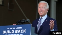El exvicepresidente demócrata, Joe Biden, se dirige a sus seguidores en un disccurso de corte económico en la ciudad de Dunmore, Pensilvania.