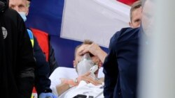 Lokacin da aka fita da Eriksen daga filin wasa