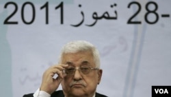 Presiden Palestina Mahmoud Abbas dalam pertemuan dengan para anggota dewan Palestina di Ramallah (27/7).