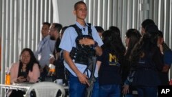 Agentes fiscales allanaron la tarde de este martes la sede del TSE donde se resguardan las cajas electorales de las padadas elecciones del 25 de junio y 20 de agosto. [Foto: AP]